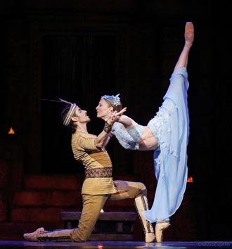 Hrvatsko narodno kazalište u Zagrebu: Ludwig Minkus, Bajadera, kor. Vasilij Medvedev (rema izvorniku Mariusa Patipaa), foto: © Mirko Cvjetko