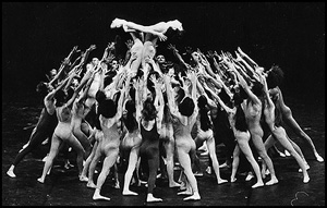 Maurice Ravel / Carl Orff, Bolero, koreograf Maurice Béjart, 1961.