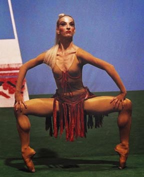 Edina Pličanić (Đavolica); Hrvatsko narodno kazalište u Zagrebu: Fran Lhotka, Đavo u selu, kor. i red. Pia i Pino Mlakar