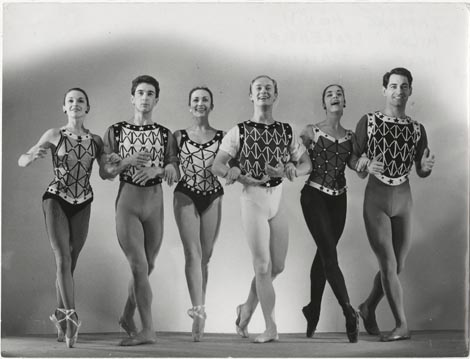 Janine Monin, Milko Šparemblek, Helene Trailene, Milorad Miskovich, Veronika Mlakar i Vassili Sulich u koreografiji Le Rideau Rouge (Crvena zavjesa) u Ballet des Etoiles de Paris, Južnoamerička turneja 1956.-1957., foto: Vassili Sulich, osobni arhiv