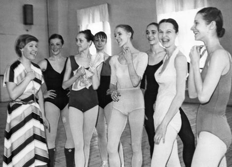 Iraida Lukašova s prvom generacijom svojih učenica u Kijevu