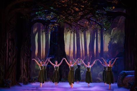 Hrvatsko narodno kazalište u Osijeku: Bela pl. Adamović, Jela, kor. i red. Vuk Ognjenović, foto: facebook