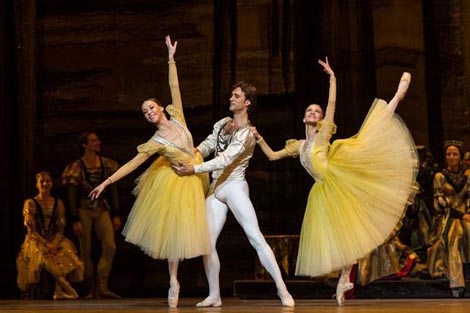 Akademski državni teatar Boljšoj, Moskva, Petar Iljič Čajkovski, Labuđe jezero, kor. Juri Grigorovič