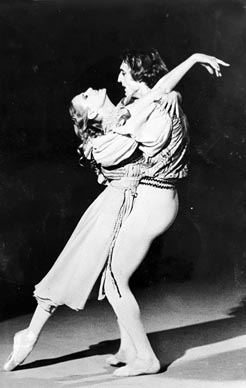 Maja Srbljenović Turcu (Julija) i Marin Turcu (Romeo); Sergej Prokofjev, Romeo i Julija, HNK u Zagrebu, 1979., foto: © Vladimir Pondelak