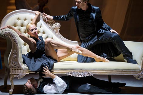 Dubrovačke ljetne igre, Festivala Ljubljana, Slovensko narodno gledališče Maribor, Opasne veze, red. i kor. Valentina Turcu, Leo Mujić, foto: www.dubrovnik-festival.hr