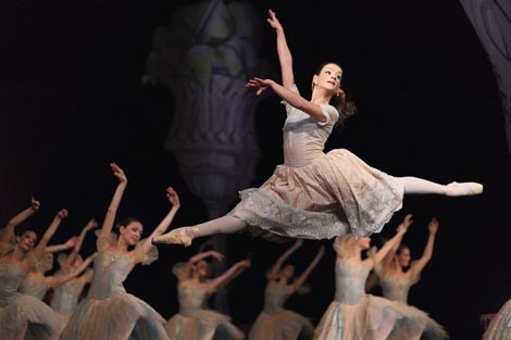 Hrvatsko narodno kazalište u Osijeku: Petar Iljič Čajkovski, Orašar, kor. i red. Dinko Bogdanić, dir. Filip PAvišić