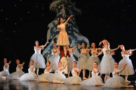 Hrvatsko narodno kazalište u Osijeku: Petar Iljič Čajkovski, Orašar, kor. i red. Waczlaw Orlykowski