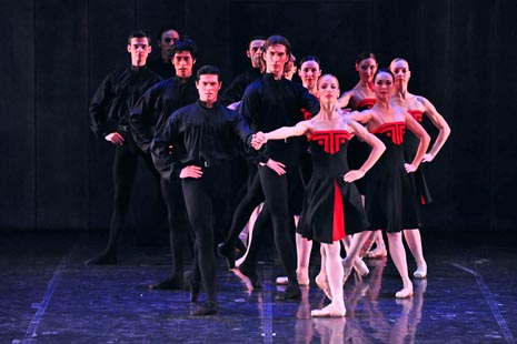 George Stanciu, Edina Pličanić, ansambl Baleta; HNK u Zagrebu, Pet tanga, kor. Hans van Manen, foto: © Ines Novković