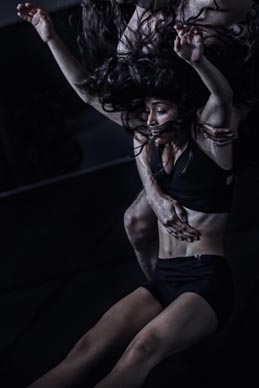 Hrvatsko narodno kazalište Ivana pl. Zajca, Rijeka: Plamteća voda, kor. Andonis Foniadakis, foto: Fanni Tutek Hajnal