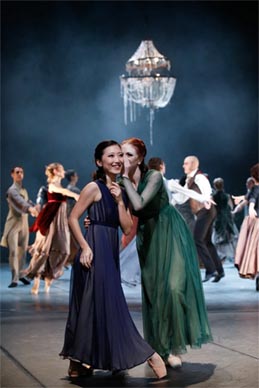 Hrvatsko narodno kazalište u Zagrebu: Jane Austen — Leo Mujić, Ponos i predrasude, kor. i red. Leo Mujić, foto: hnk.hr