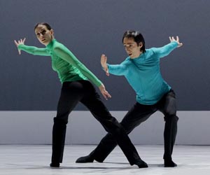 Hrvatsko narodno kazalište u Zagrebu: Claude Debussy Šest antičkih epigrafa i U bijelome i crnome, kor. Edward Clug, foto: © Mirko Cvjetko