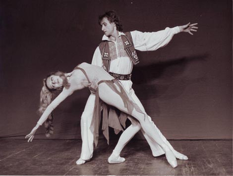 Silva Muradori (Đavolica) i Štefan Furjan (Mirko); Hrvatsko narodno kazalište u Zagrebu, Fran Lhotka, Đavo u selu, kor. Pia i Pino Mlakar, 1971.