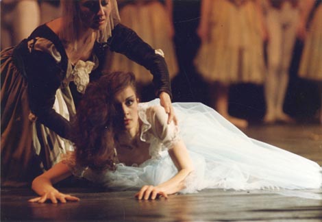 Svetlana Lukić (Majka) i Mihaela Devald (Giselle) - Hrvatsko narodno kazalište u Zagrebu, Adolphe Adam, Giselle