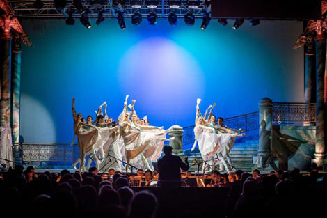 Mađarska državna opera (Magyar Állami Operaház): Ronald Hynd / Franz Lehár, Vesela udovica, kor. Ronald Hynd, foto: Valter Berecz