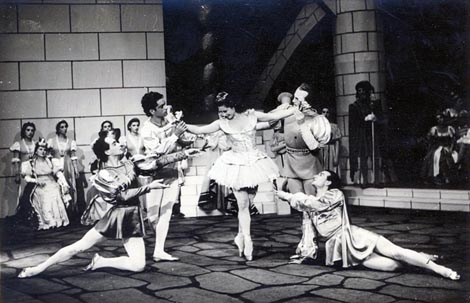 Milko Šparemblek, Veseljko Sulić, Ana Roje, Zvonimir Podkovac, Ivica Sertić; Hrvatsko narodno kazalište u Zagrebu: PEtar Iljič Čajkovski, Trnoružica, kor. Oskar Harmoš, 1950.